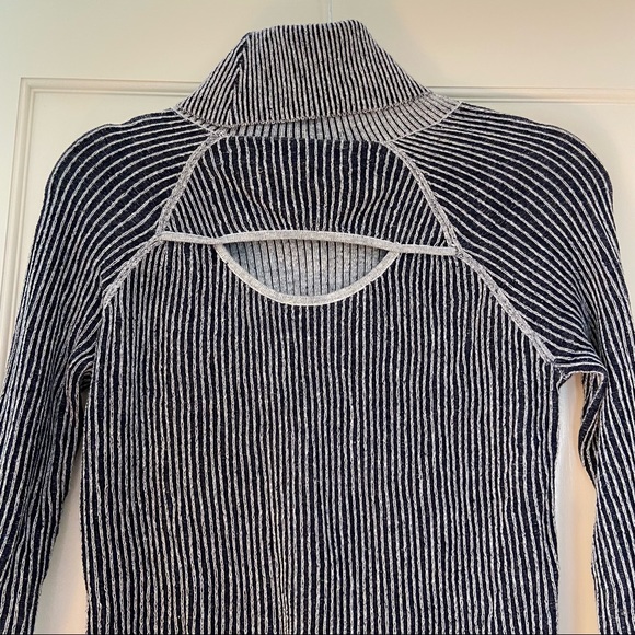 Abercrombie & Fitch Striped Turtleneck - Picture 3 of 4